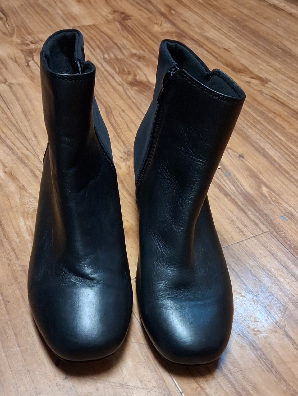 Clarks Leather Black Women's Ankle Boots - Classic Side-Zip